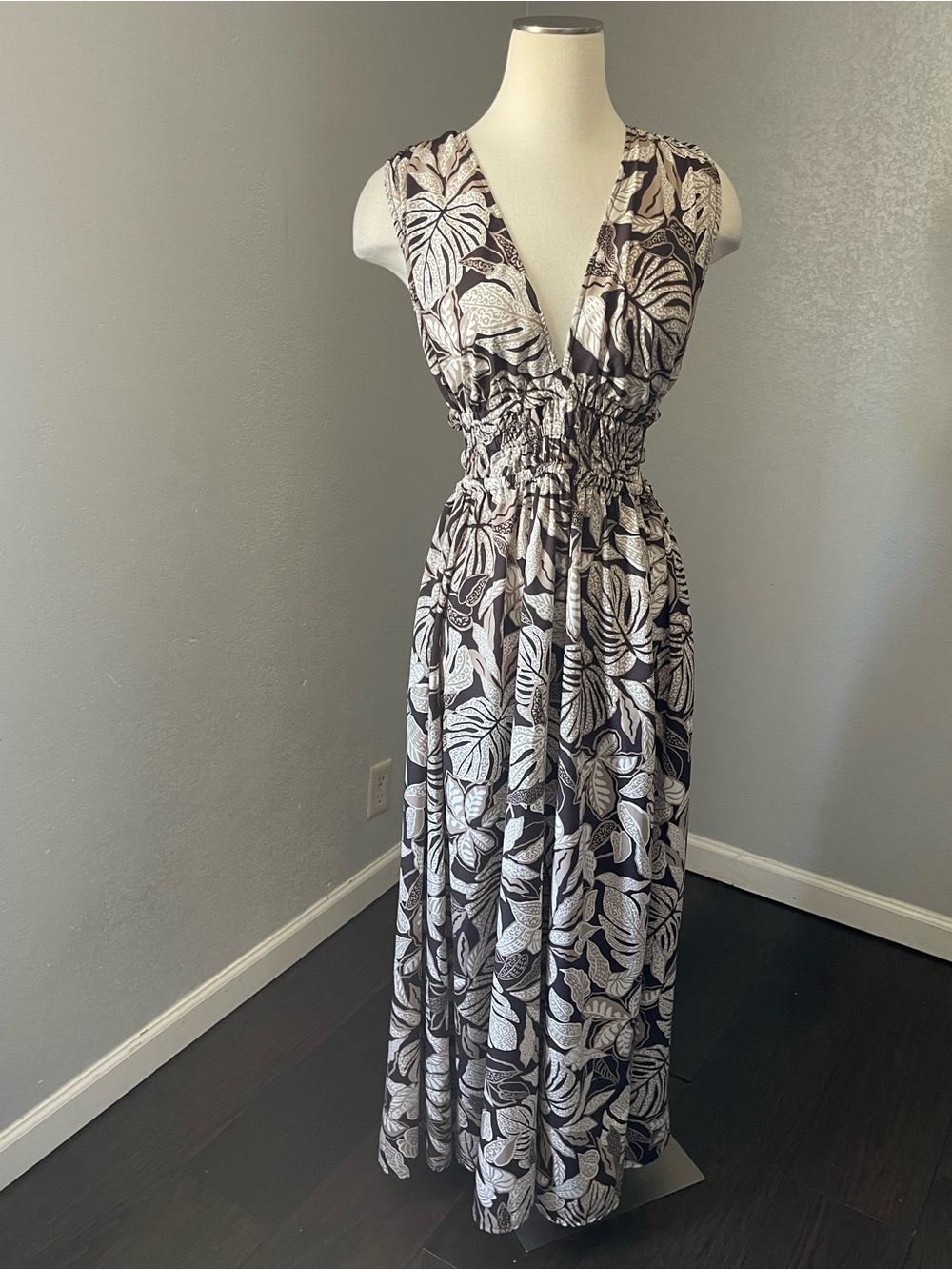 Black and White Leaf-Print Maxi Dress with Smocked Waist